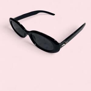 Black Oval Y2K Sunglasses 🖤🕶